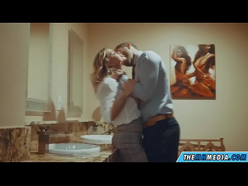 ❤️ Amikor egy bögyös szőke elcsábít egy nyilvános WC-ben ❤ Orosz pornó at hu.porn-milf300.ru ️❤